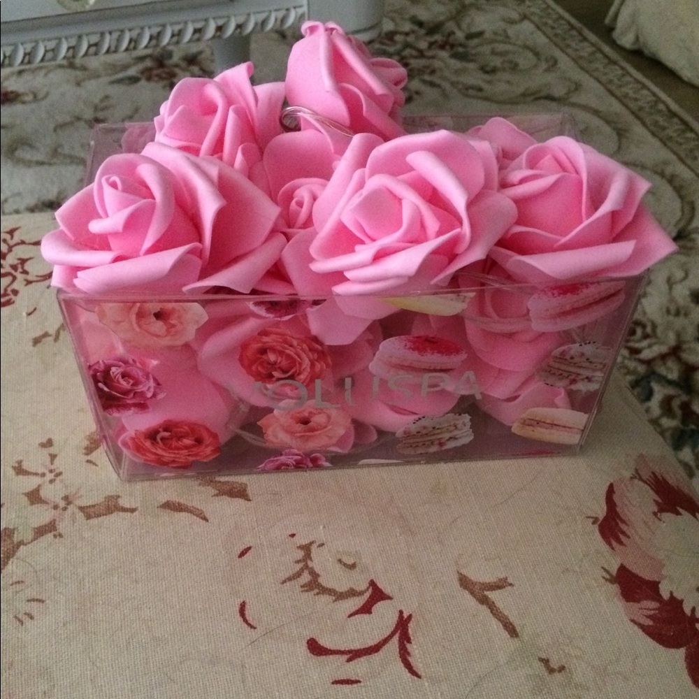 Shabby chic flower string lights decor